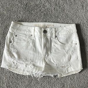 AMERICAN EAGLE white, stretch, distressed denim shorts~ size 6